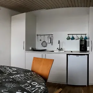 2 Rooms, Private Kitchen, Bathroom,&garden. Dänemark
